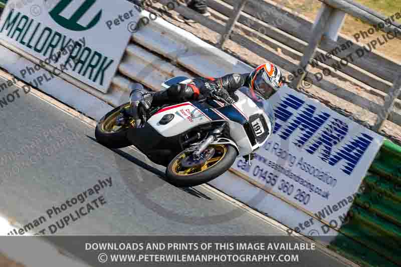 Vintage motorcycle club;eventdigitalimages;mallory park;mallory park trackday photographs;no limits trackdays;peter wileman photography;trackday digital images;trackday photos;vmcc festival 1000 bikes photographs